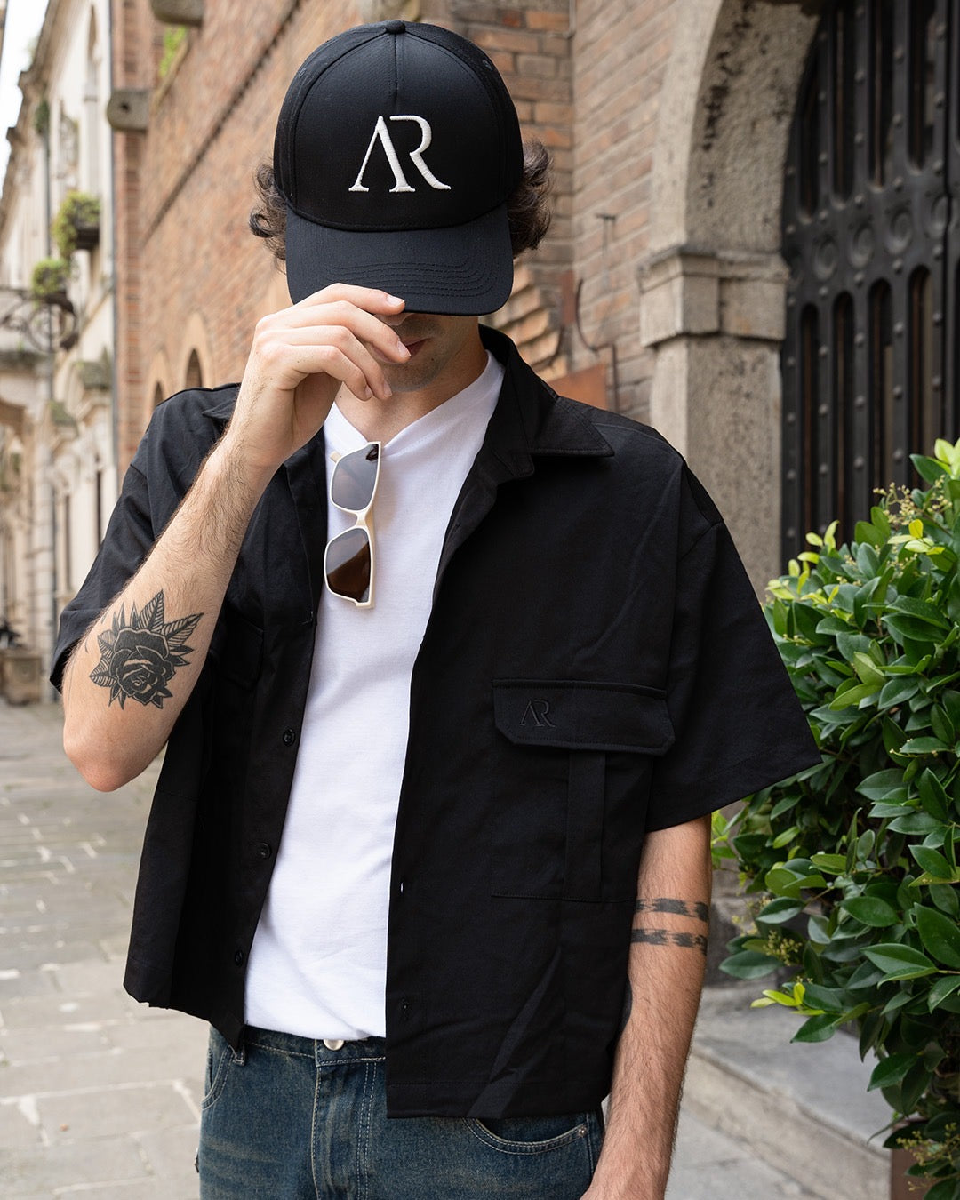 AR CROP BLACK SHIRT